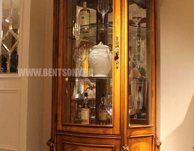 Витрина однодверная Дакота (Классика, массив дерева) для дома